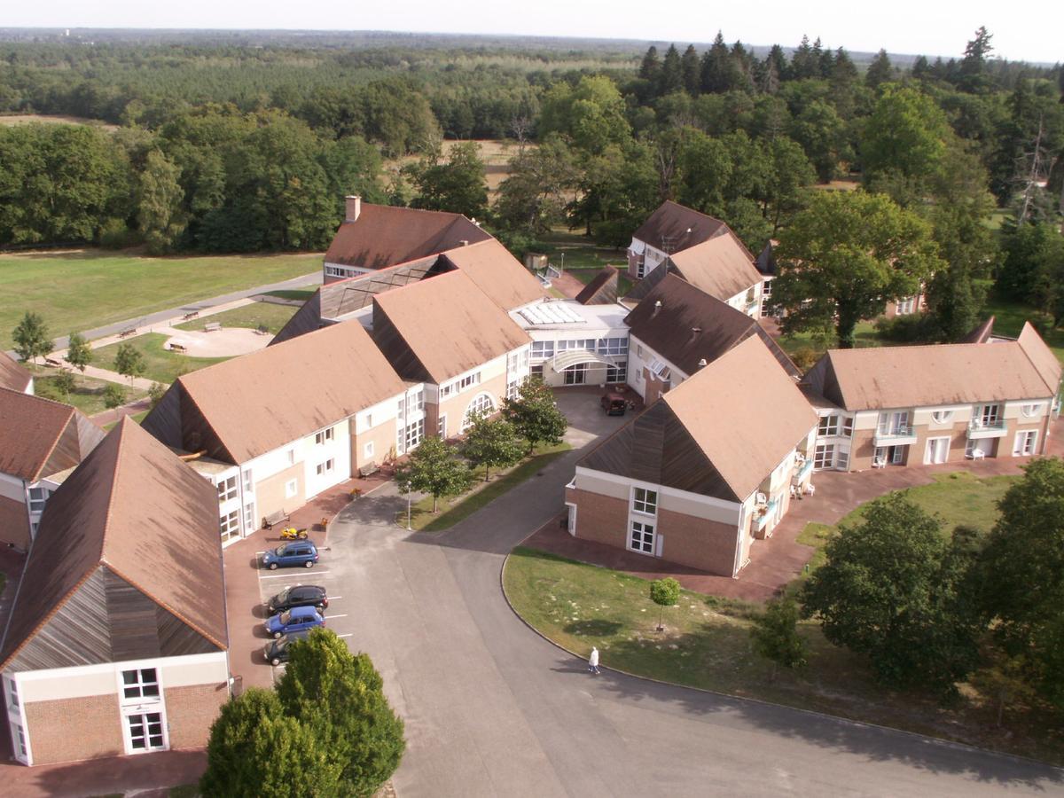 Отель Domaine De Mont-Evray Nouan-le-Fuzelier Экстерьер фото